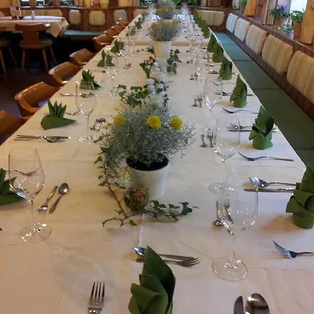 Bergpension Gasthofkreuz Country house Zams